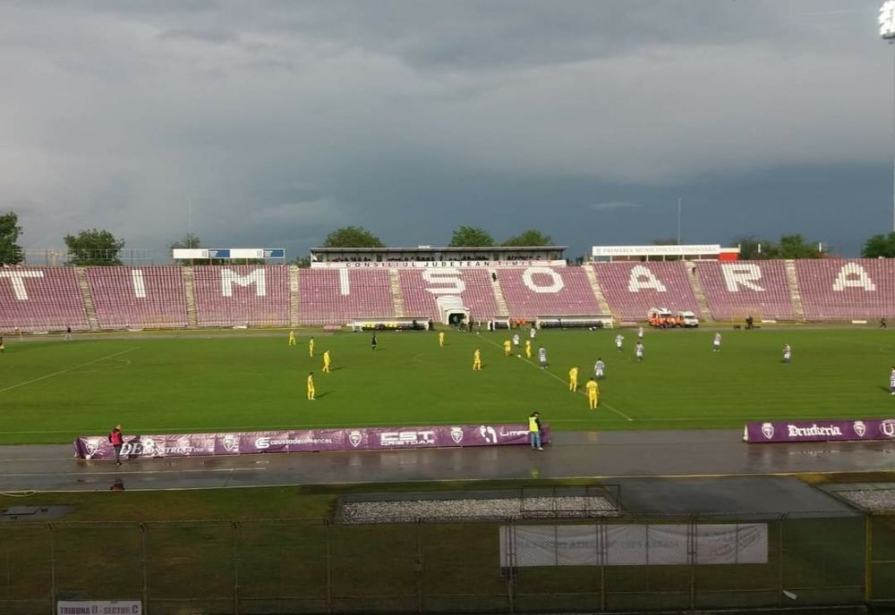 ASU Poli Timișoara - CS Mioveni 2-2, remiza ce aduce promovarea pentru Rapid