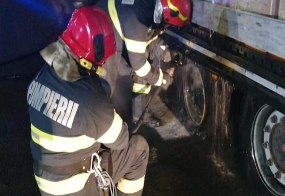 Explozie la rotile unui camion încărcat cu 40 tone de ulei
