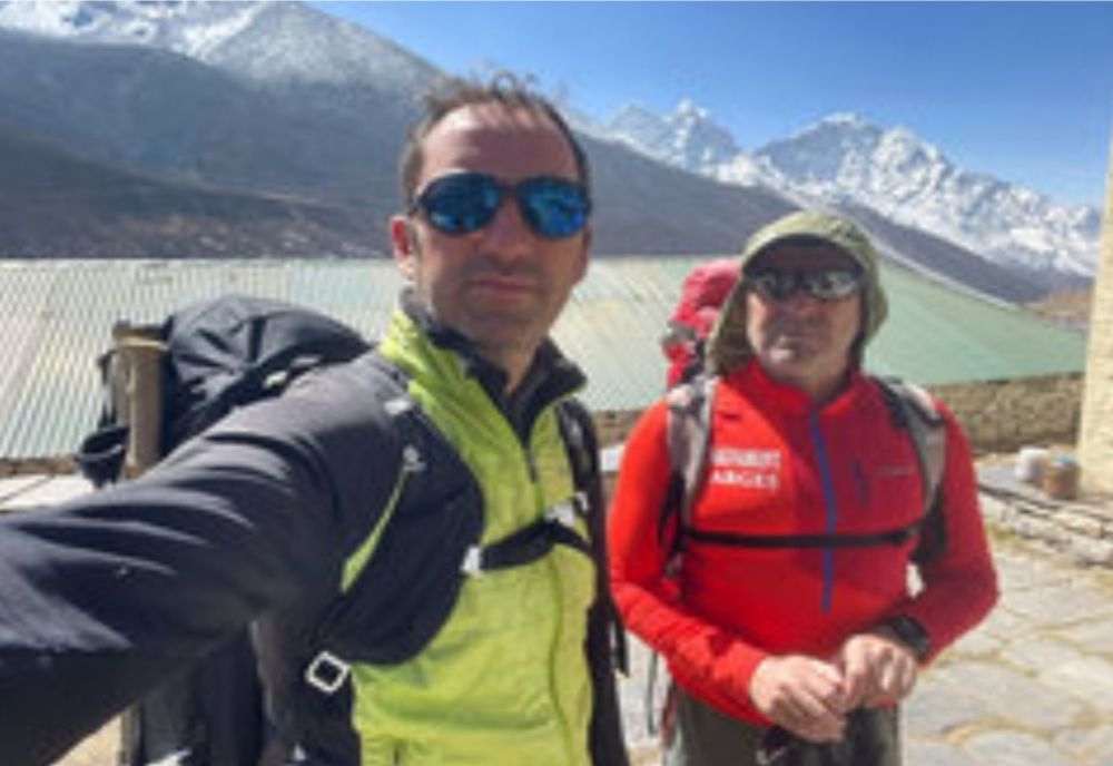 Doi salvamontiști români pornesc spre "vârful neatins”