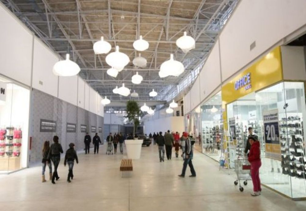 Noi relaxări discutate astăzi: persoanele fără certificat verde vor putea intra în supermarketurile din mall-uri