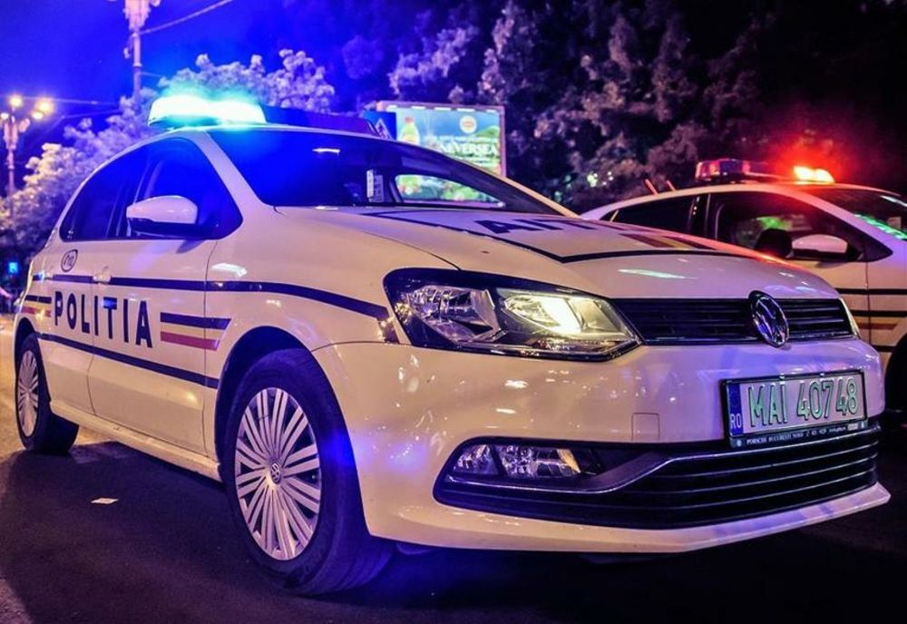 Persoană care participa la un târg tradițional, rănită de un stâlp