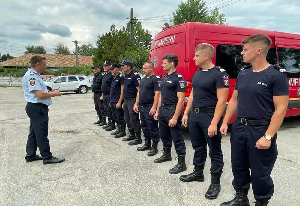 Salvatori argeșeni la stingerea incendiilor de vegetație din Franța