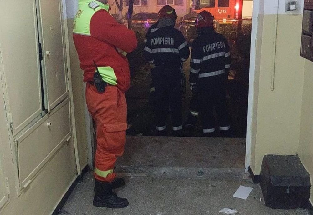 Locatarii unui bloc din Piteşti au fost evacuaţi noaptea trecută