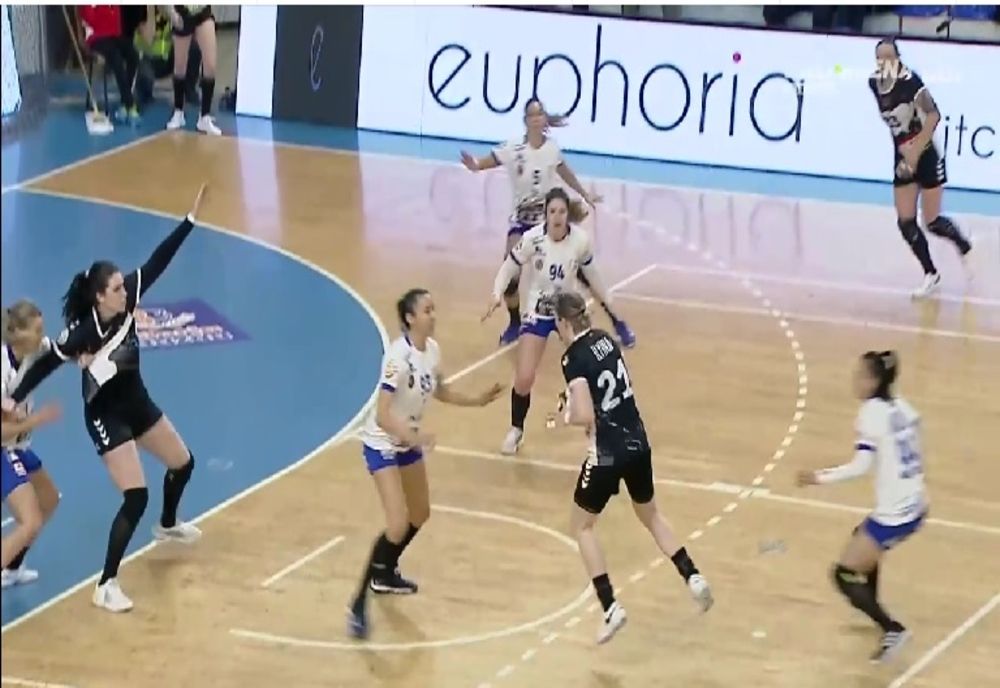 SCM Gloria Buzău nu și-a revenit nici sub comanda lui Daniel Anca. După un meci spectaculos, Gloria Buzău și Dacia Mioveni au terminat la egalitate, 33-33