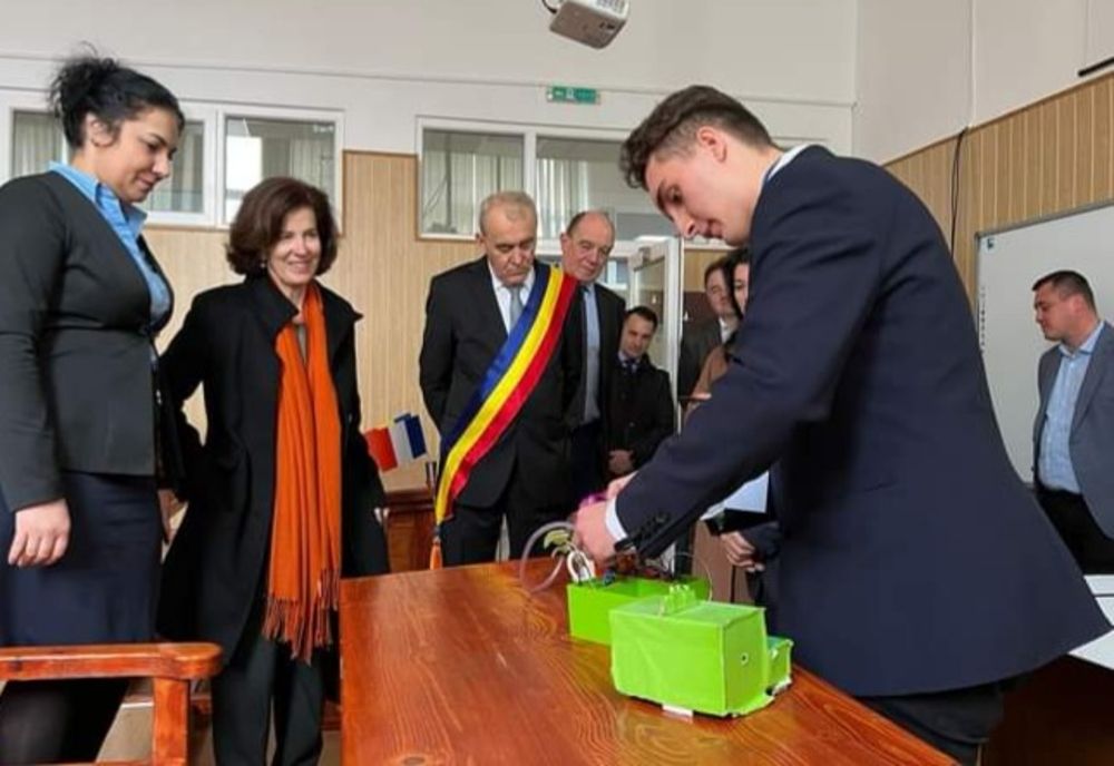 Ambasadorul Republicii Franceze în România, în vizită la Liceul Tehnologic Construcții de Mașini din Mioveni 