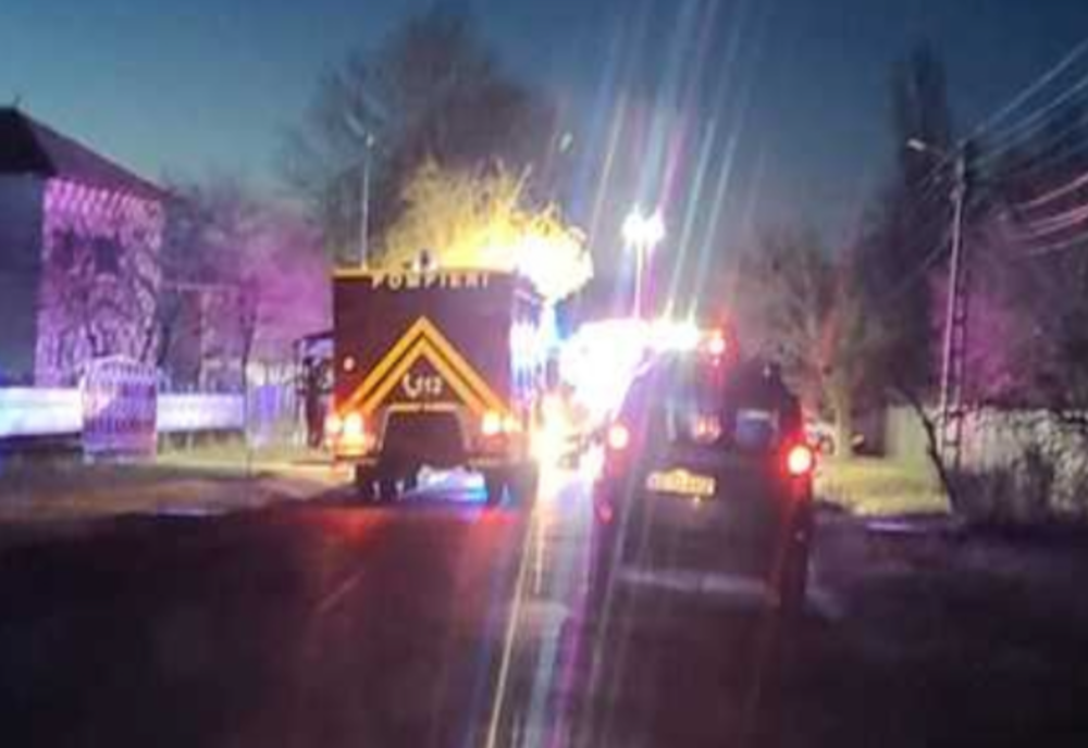 Accident grav în Suseni, jud. Argeș: o ambulanță în misiune s-a răsturnat. Pancienții și șoferul au rămas încarcerați 