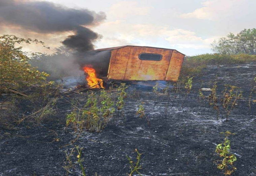INTERVENȚII RAPIDE ÎN FAȚA INCENDIILOR - POMPIERII ARGESȘI AU FOST SOLICITAȚI DE OPT ORI