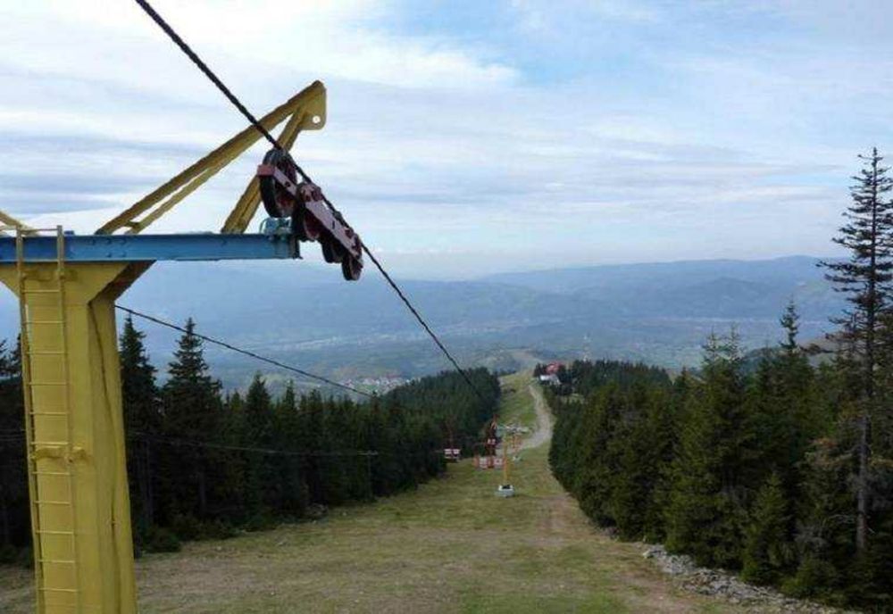 Doi bărbați grav răniți, după ce s-a rupt cablul telescaunului din Parâng și au căzut de la înălțime