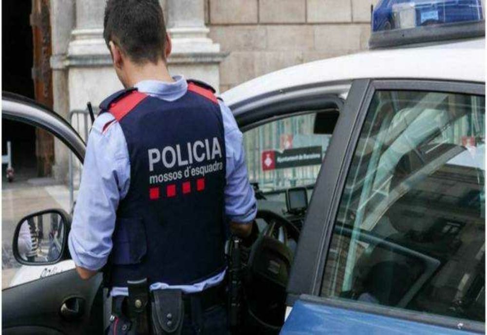 POLIȚIA DIN SPANIA CĂUTĂ UN SUSPECT DUPĂ CE UN BĂIAT DE 11 ANI A FOST ÎNJUNGHIAT PE UN TEREN DE FOTBAL