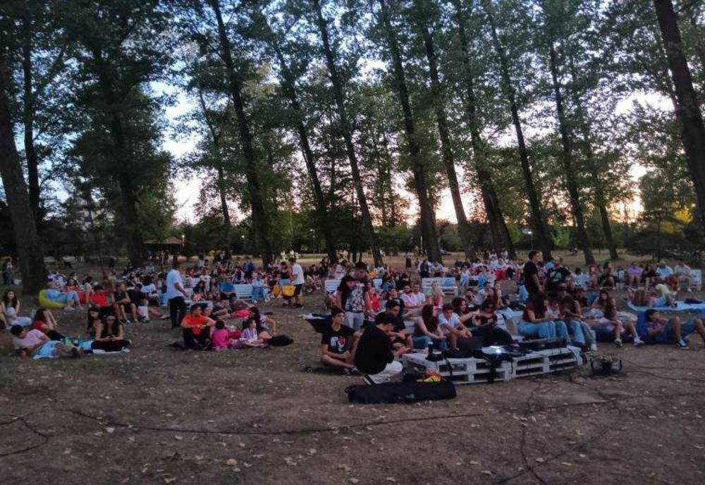 Serile de Filme – FilmFest ADE Pitești 2024: Proiecția Thriller-ului Psihologic „To the North” la Parcul Lunca Argeșului