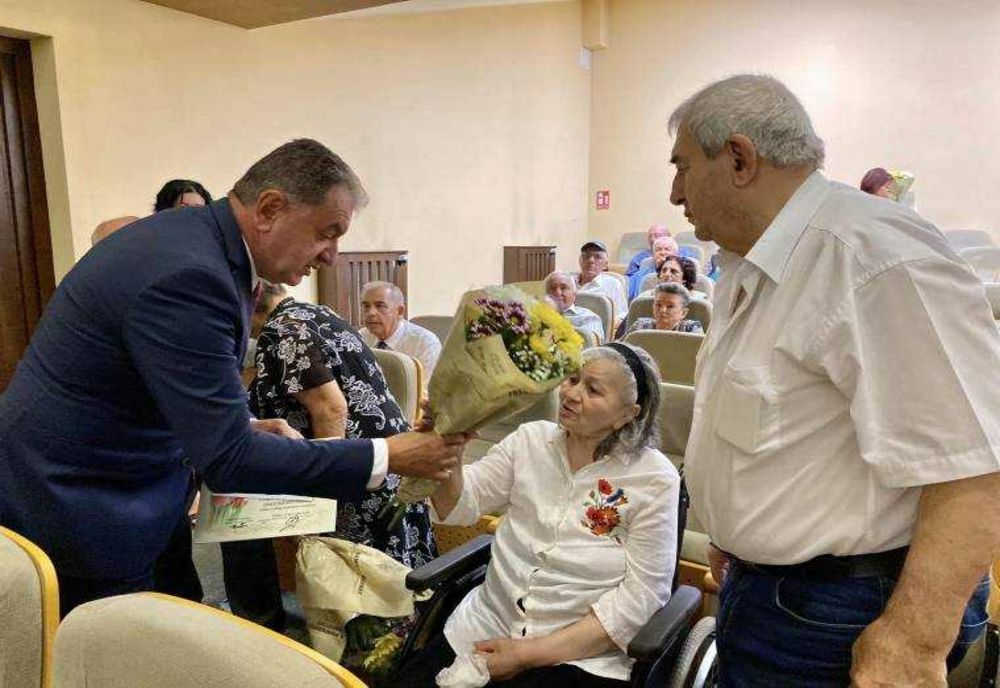 CEREMONIE DE PREMIERE PENTRU SENIORII PITEȘTENI