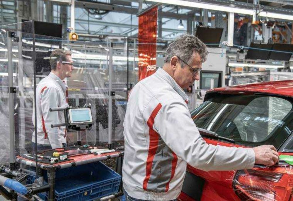 Criză Fără Precedent în Germania: Volkswagen Anunță Concedieri Masive și Posibile Închideri de Fabrici