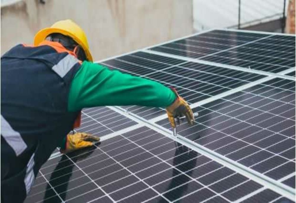 MINISTRUL MIRCEA FECHET ANUNȚĂ DESCHIDEREA ÎNSCRIERILOR ÎN PROGRAMUL „CASA VERDE FOTOVOLTAICE”