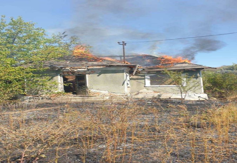 POMPIERII INTERVIN PENTRU STINGEA UNUI INCENDIU ÎN COMUNA LEORDENI