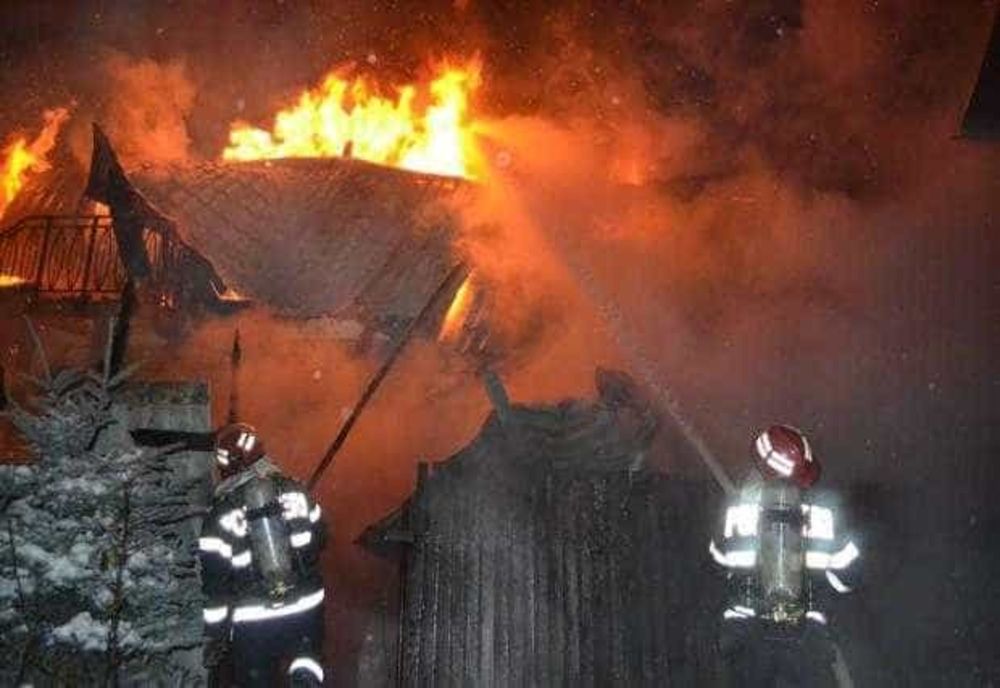 ACȚIUNE DE INTERVENȚIE A POMPIERILOR ARGEȘENI ÎN FAȚA A DOUĂ INCENDII ÎN COMUNELE BUZOEȘTI ȘI COȘEȘTI