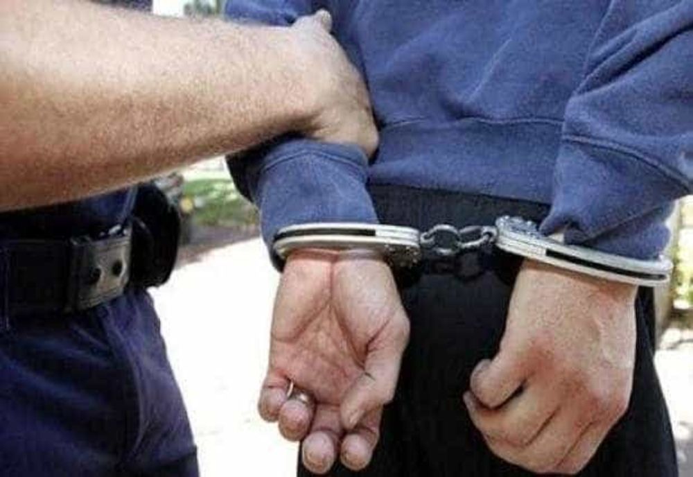 INCIDENT ȘOCANT ÎN PITEȘTI: BĂRBATUL CARE ȘI-A AGRESAT ȘI JEFUIT PROPRIA SORĂ A FOST ARESTAT