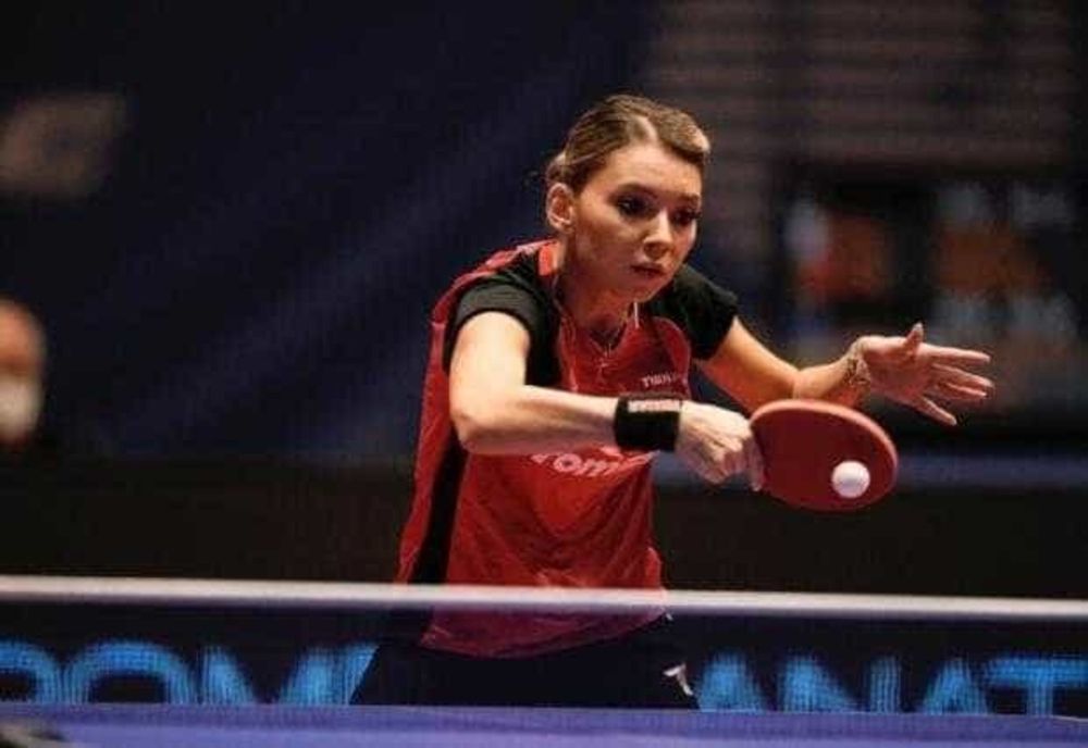 Bernadette Szocs, în finala Campionatelor Europene individuale în proba de simplu și dublu
