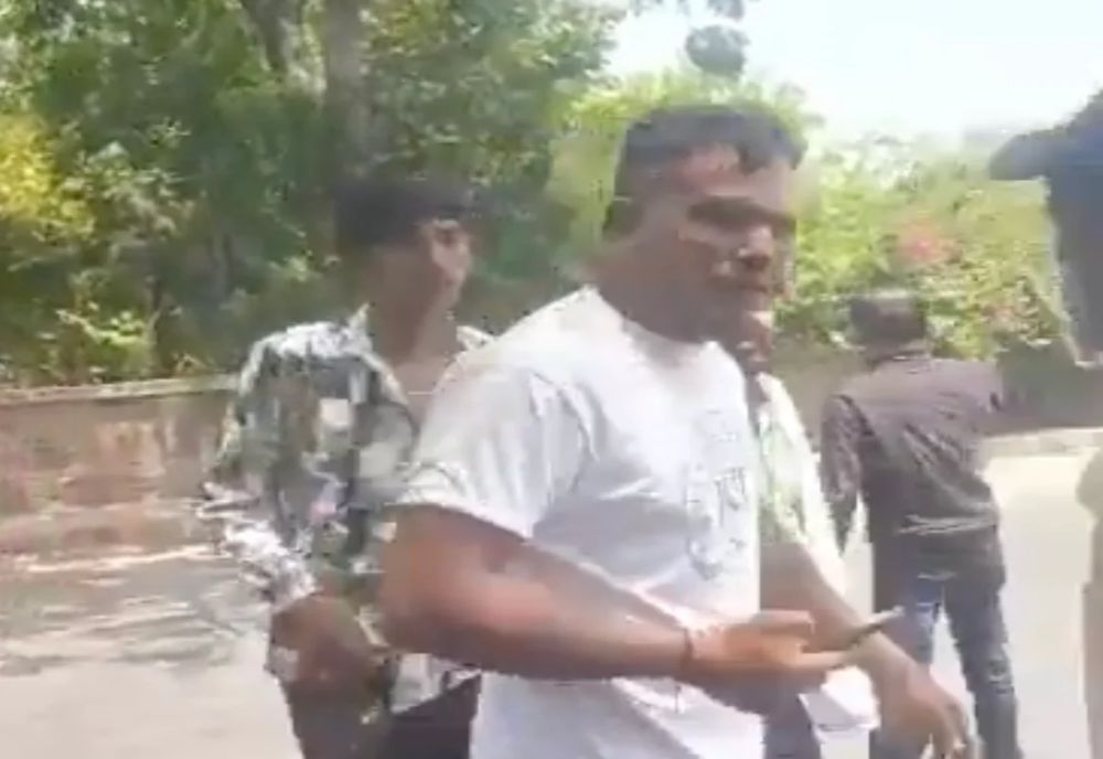 UN SUPRAVIEȚUITOR, GĂSIT PE SCAUNUL 11A DUPĂ PRĂBUȘIREA AERONAVEI AIR INDIA. BILANȚUL TRAGEDIEI ESTE NECLAR