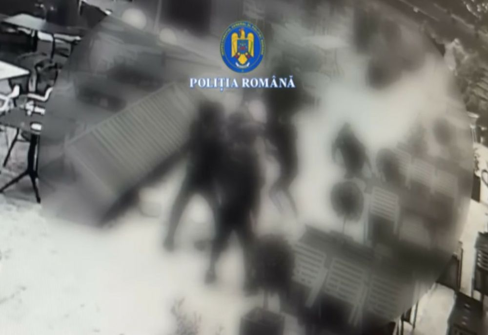 Încăierare într-un mall din Pitești. Polițiștii au reținut 11 tineri | VIDEO