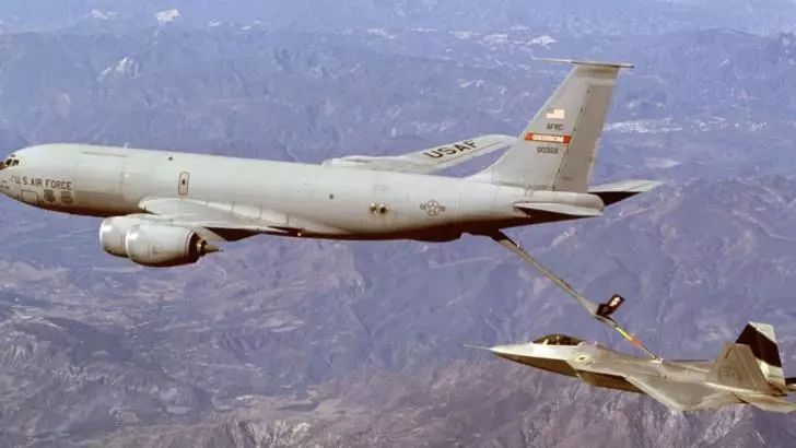 Trei aeronave americane Boeing KC-135 au efectuat la București primele misiuni de realimentare aeriană în contextul războiului din Iran