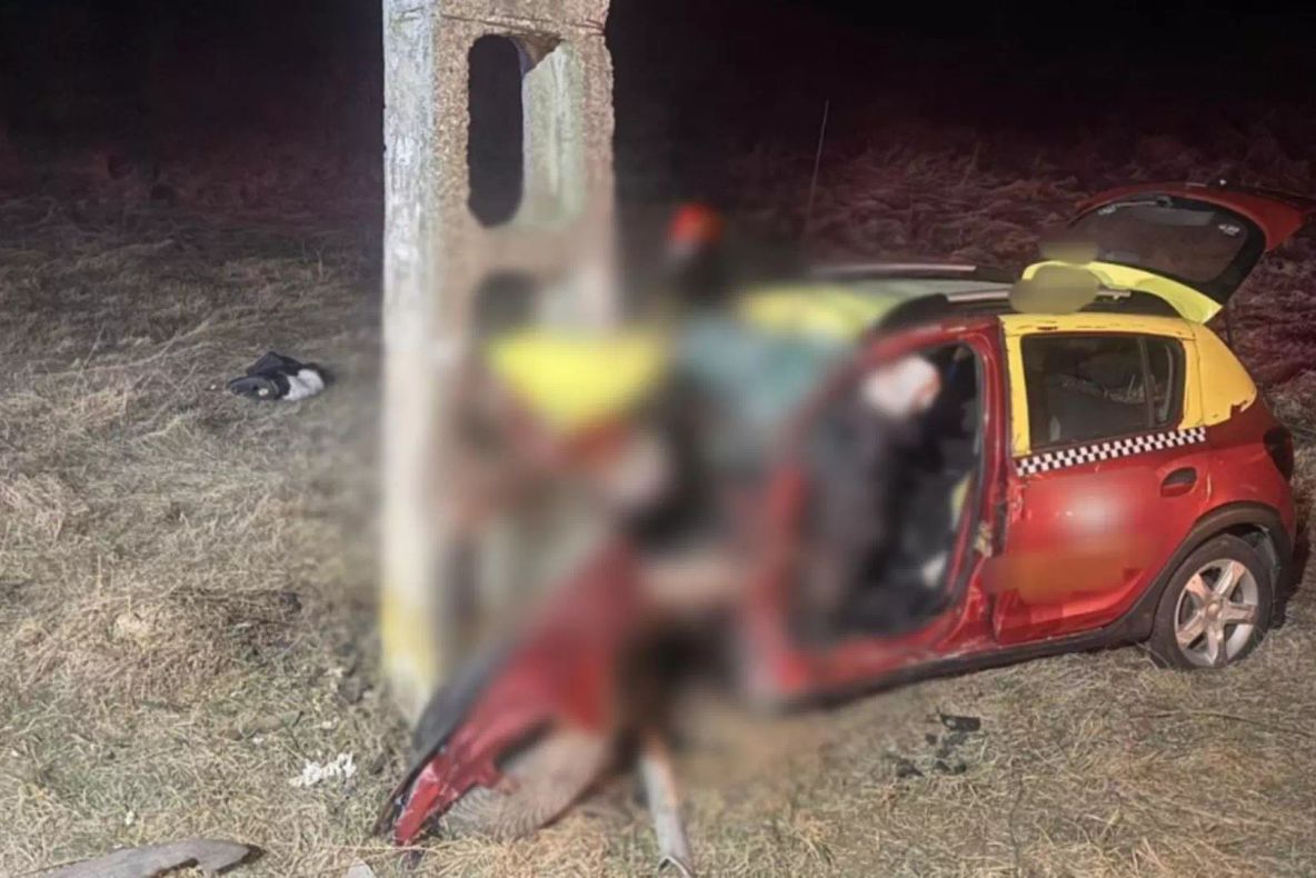 Tragedie în Argeș: un tânăr de 22 de ani a murit după ce a intrat cu mașina într-un stâlp