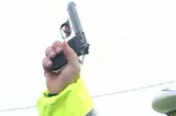 Focuri de armă trase de polițiști pe DN 7, după un accident. Doi tineri au ajuns în arest