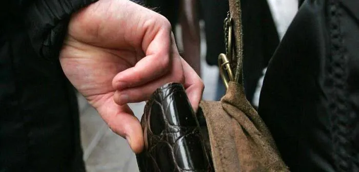 Lingurita cunoscut hot de buzunare s-a reprofilat