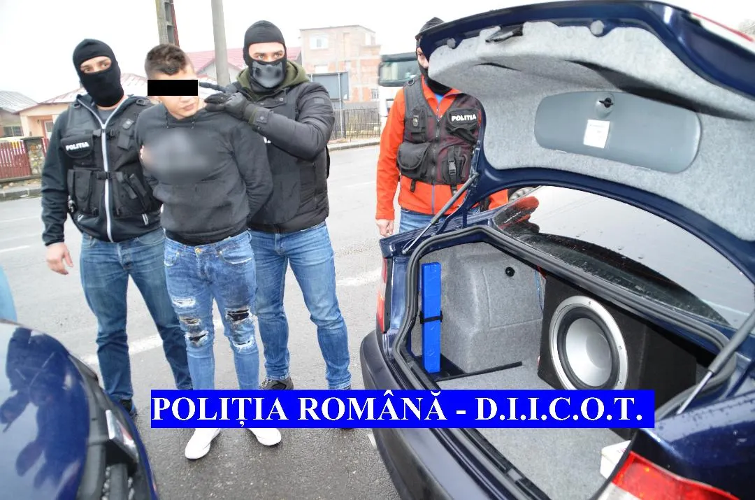 Drogurile veneau prin curier din Spania