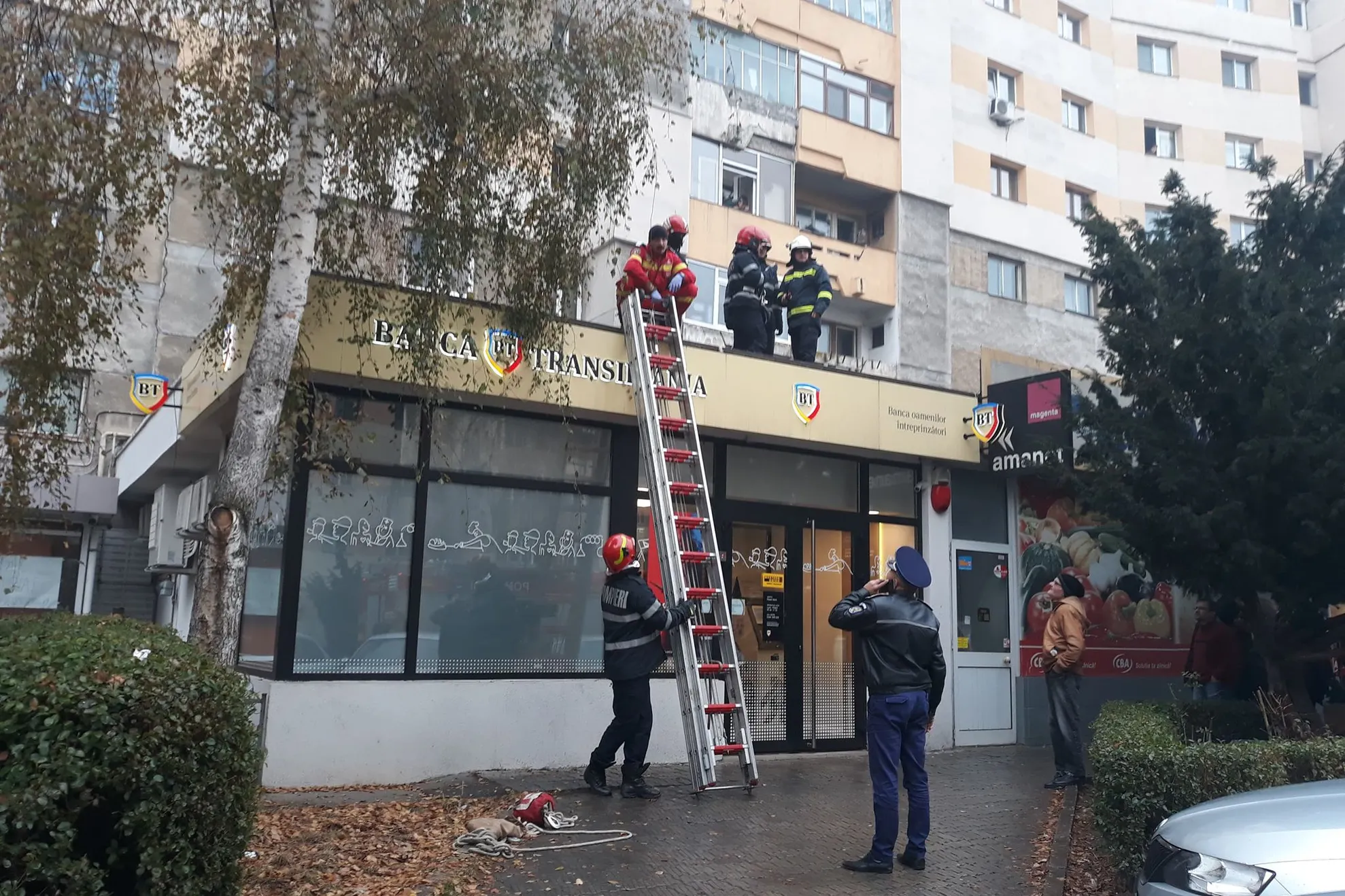 a cazut de la etajul 10