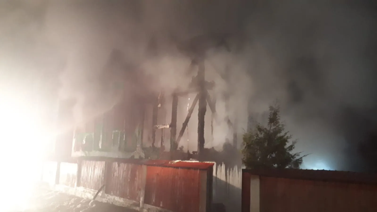 incendiu Arefu