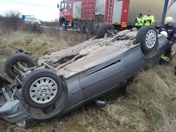 șofer băut s-a răsturnat in şant cu maşina