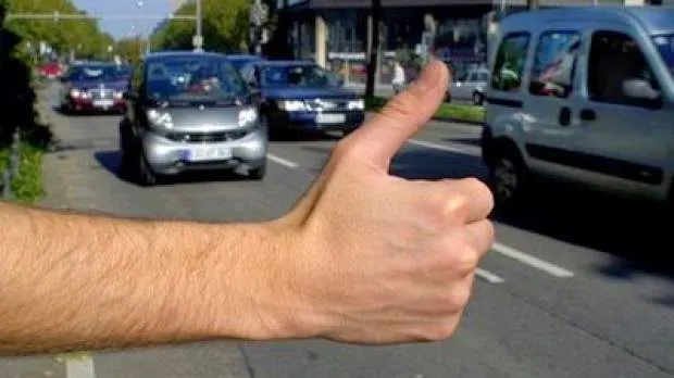 Taximetrişti pirat prinşi în timp ce făceau curse ilegale