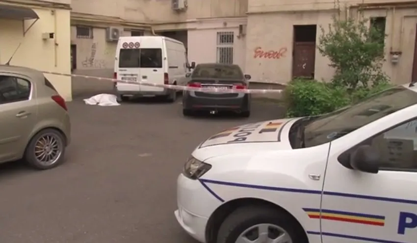 Un bărbat s-a aruncat de la etajul 8