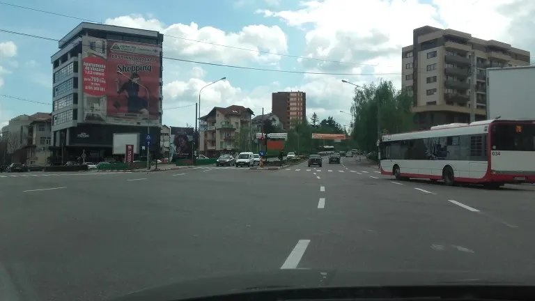 În atenția șoferilor. Nu merg semafoarele din interscția cu Calea craiovei