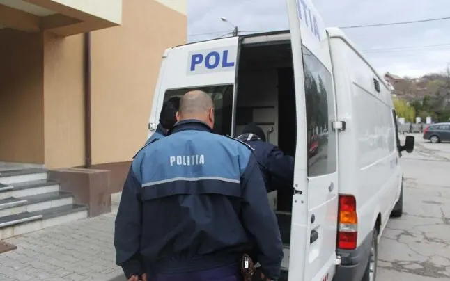 A condus băut şi fără permis provocând un accident