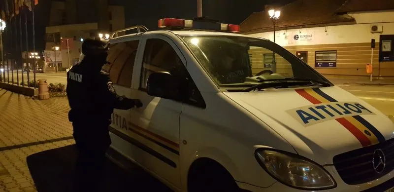 a aruncat cu pietre intr-un azil