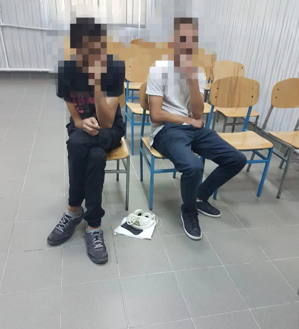 tineri prinşi de jandarmi în timp ce se drogau în apropierea unui liceu (1)