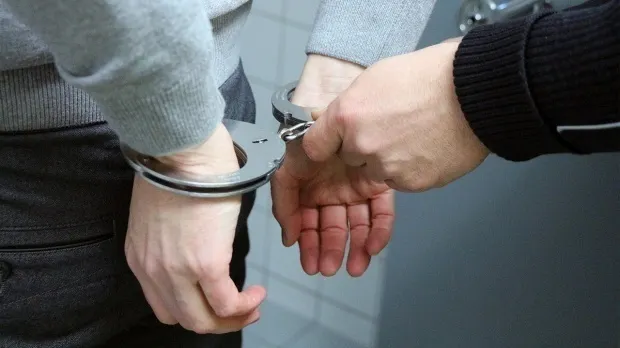 Bărbatul a fost reţinut pentru şantaj