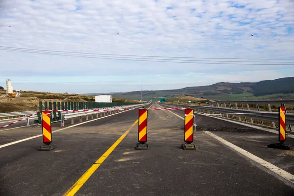 Atenție șoferi! Circulația oprită pe două drumuri din Argeș