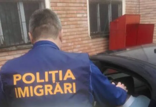 politia-imigrari - tânără din Moldova