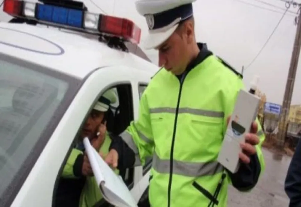 Reţinut după ce a condus băut şi fără permis!