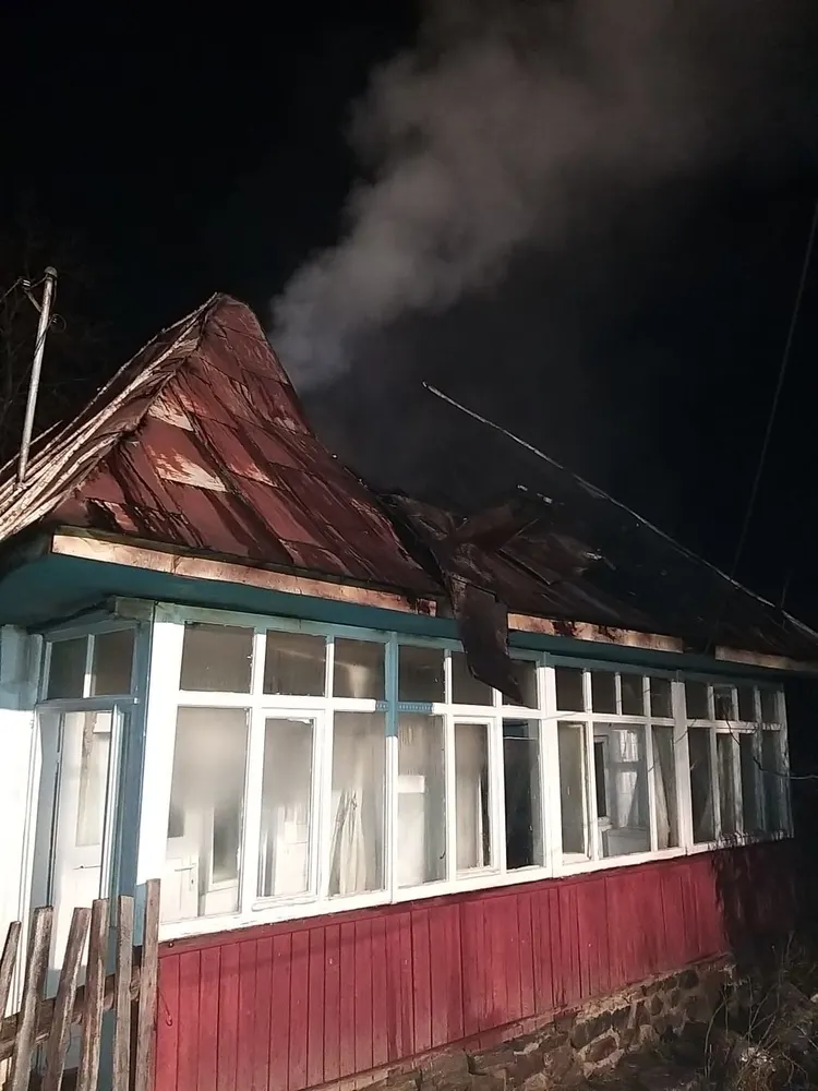 Proprietarii dormeau în timp ce le ardea casa!  Au necesitat ajutor medical