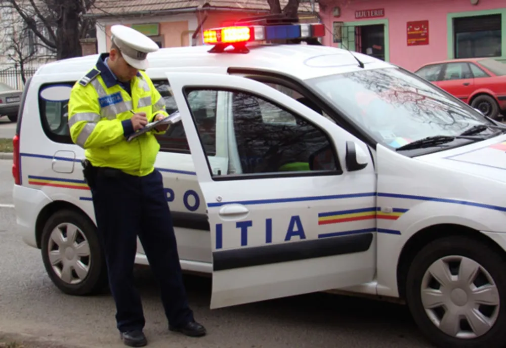 S-a urcat beat la volan și a lovit un autoturism parcat