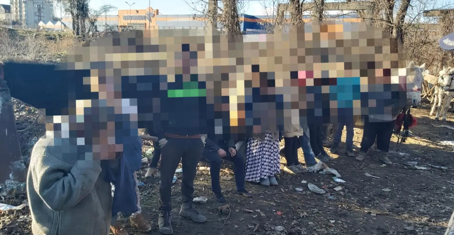 12 hoți prinși în flagrant de jandarmi furând de la Alprom