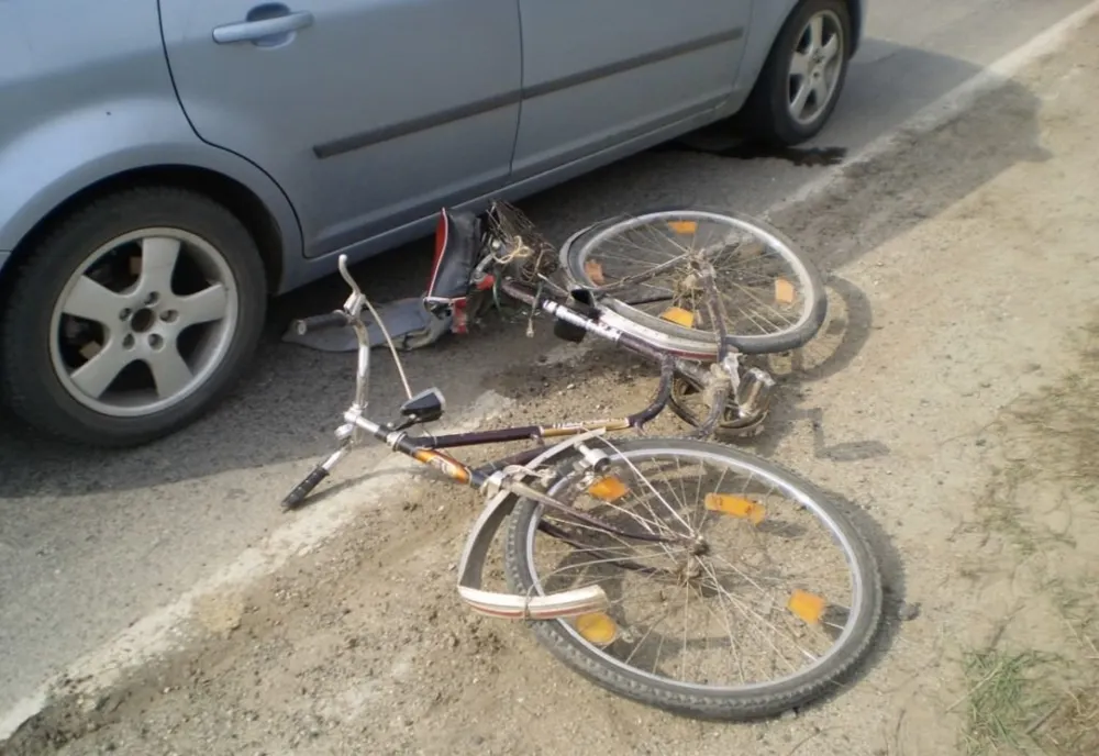 Biciclist rănit în accident pe DN 7, la Călinești
