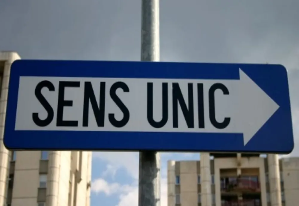 S/a instituti sens unic pe o stradă din Pitești