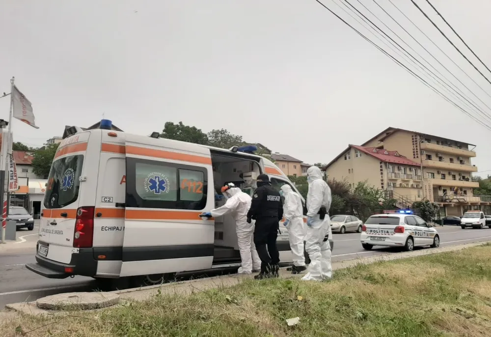 A fugit din carantină distrugând cu un briceag obiectele din cameră!