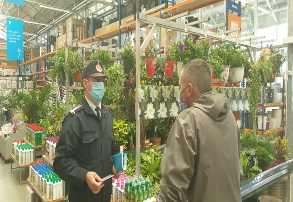 Prinși la cumpărături fără mască!