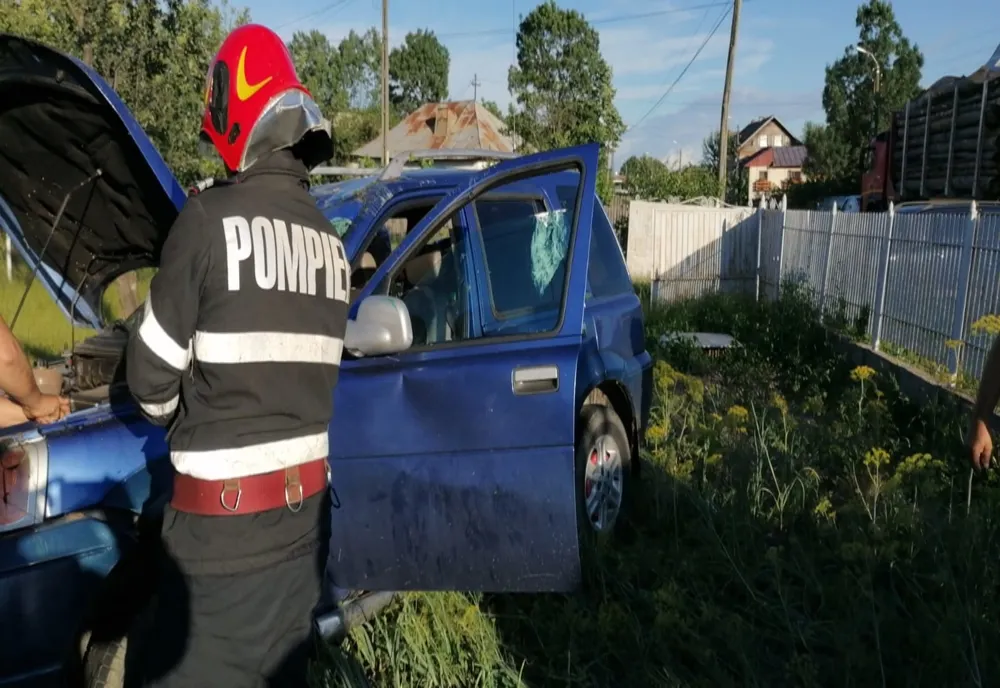 Șoferița s-a răsturnat cu mașina într-o grădină, la Buzoești!