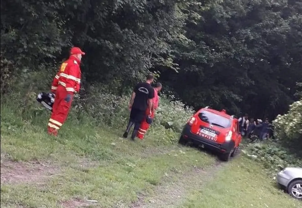 Bărbatul care s-a rătăcit în pădure este din Argeș. Căutările continuă